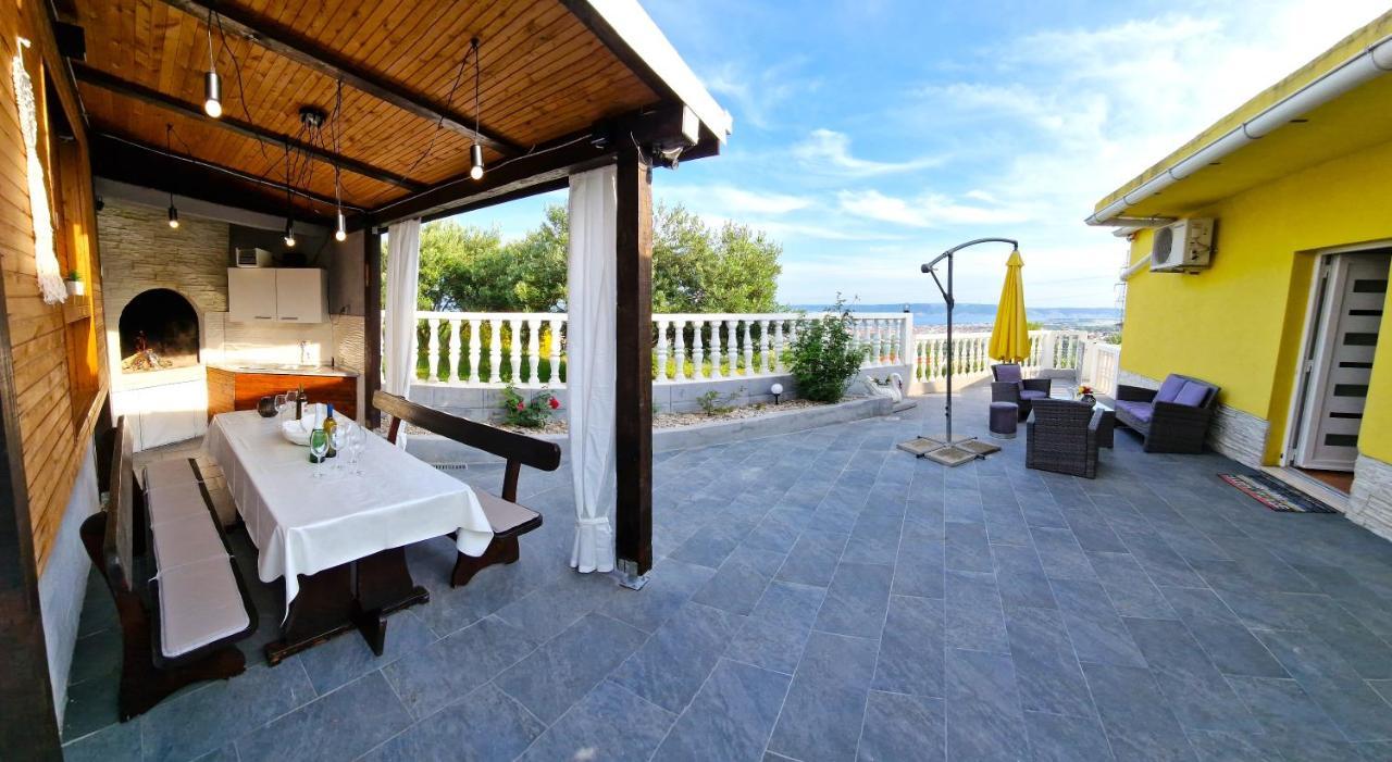 Sunny Holiday House With Pool Kastela Ngoại thất bức ảnh