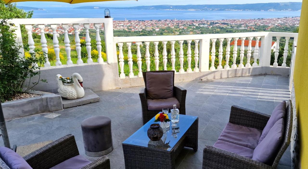 Sunny Holiday House With Pool Kastela Ngoại thất bức ảnh
