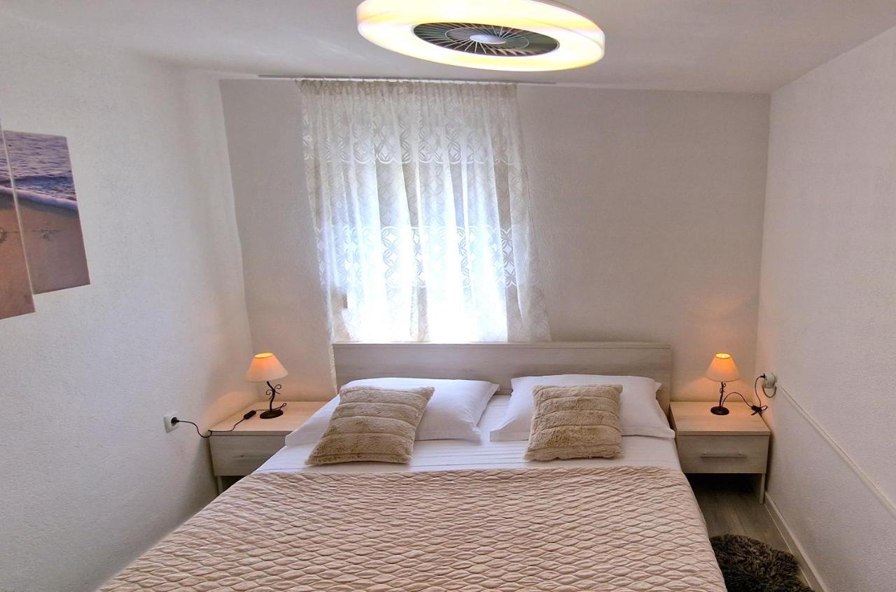 Sunny Holiday House With Pool Kastela Ngoại thất bức ảnh