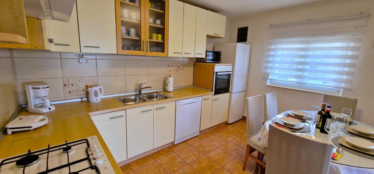 Sunny Holiday House With Pool Kastela Ngoại thất bức ảnh